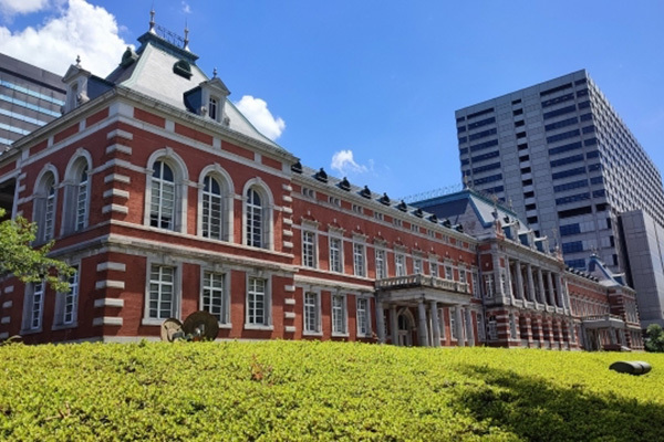 公式アカウントが“ネタツイート”で炎上…法務省は「若手の自由な発想」と弁明