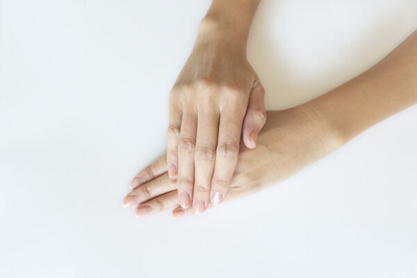 手足の爪の形を美しくするための新習慣とは？