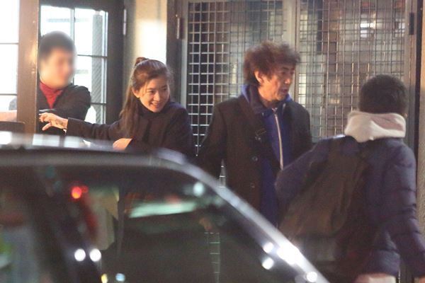 篠原涼子は市村と手つなぎ…前田敦子ら離婚芸能人のラブラブ密着現場