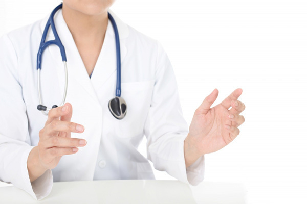 動かさないのは逆効果！ひざの痛みの原因を医師が解説