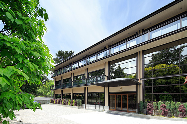 従業員が“階段で荷物運び”で非難殺到のホテル語る真相「ブラック企業ではない」