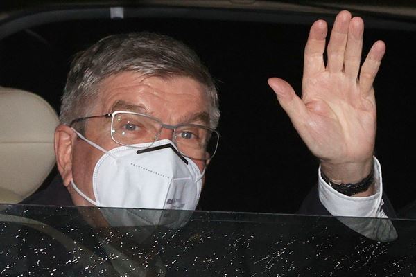 尾身会長ブチ切れにバッハ陣営「呼ばれたから来た」の呆れた反論