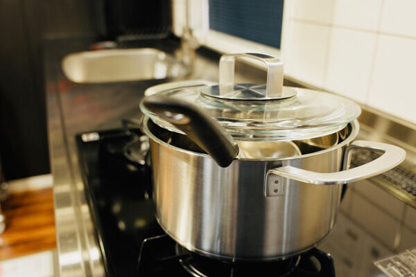 スプーン1杯の水でカレー鍋が綺麗に…食器洗いの新常識5