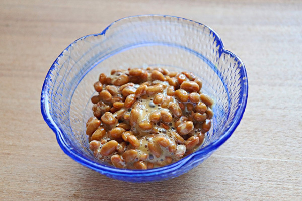 納豆のお皿スポンジで洗うのはNG!?　洗い物のプロが最新知見を伝授