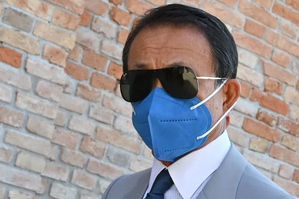 麻生太郎氏「コロナはまがりなりにも収束」再びの逆撫で発言に引退勧告噴出