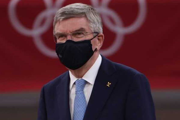 五輪は安全だった バッハ会長の総括に怒る人続出「嘘やめて」