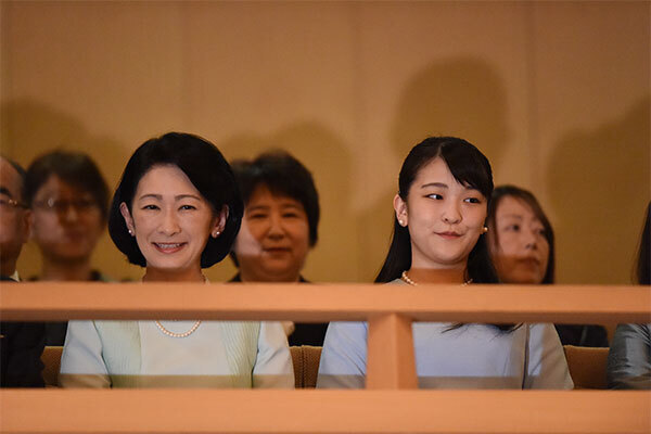 紀子さま　目を合わせないことも…結婚延期後の眞子さまとの微妙な距離感