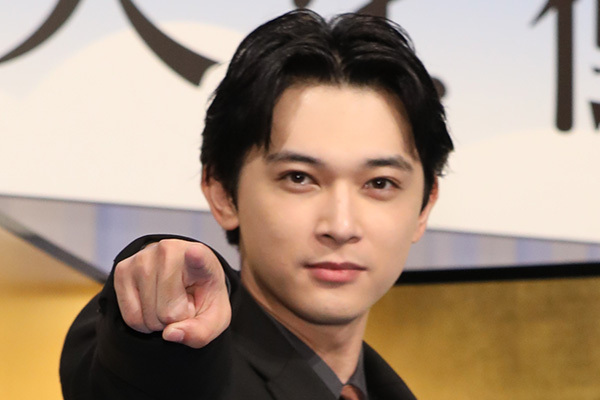 吉沢亮　背中で語る大河座長に共演者感嘆！オファー殺到でギャラは10倍に