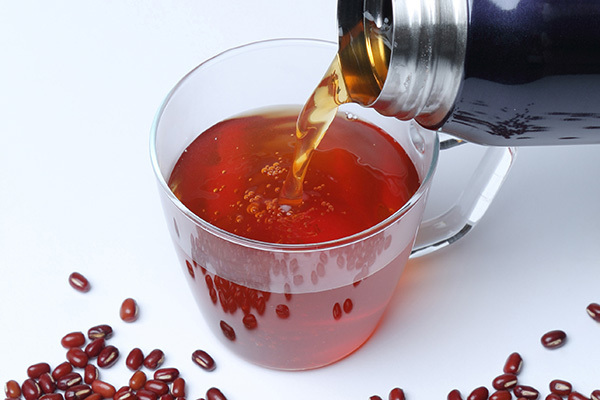 水筒に一晩漬けるだけ！おいしい「アズキ紅茶」習慣のススメ