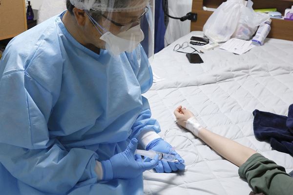 重症化リスクが8割減の例も　新治療薬「ソトロビマブ」に専門家も期待