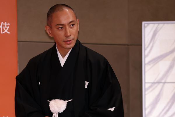 海老蔵　デート報道に擁護多数も　女性へ札束手渡しに広がる動揺