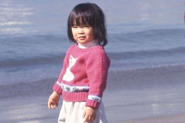 94年2月、葉山の海岸で。「ワァ、ウミ！」と大はしゃぎ