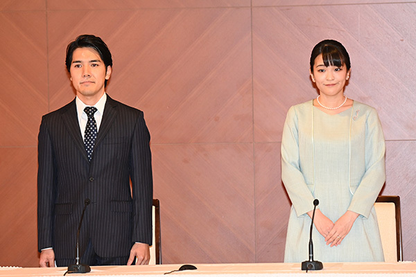 賛否呼んだ眞子さんと小室圭さんの会見 背景にある視点の違い