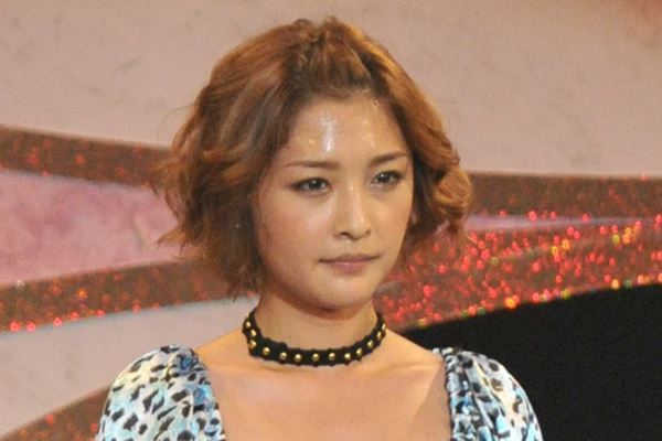 石川梨華　夫・野上の引退で高まる芸能活動再開…7月には“匂わせ”ブログも