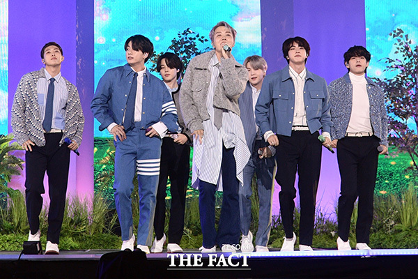 BTS「TMA2021」の様子を日本独占！7人のセクシーショットも公開