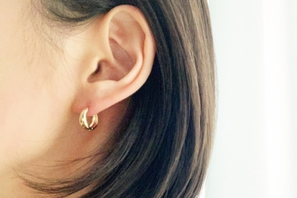 腰痛和らぐ「耳穴もみ」1回10秒で全身がリラックス！