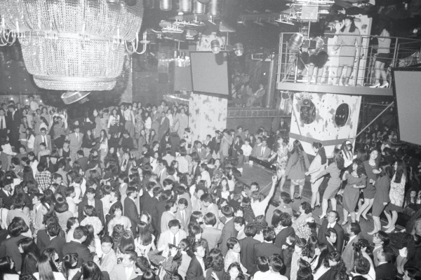 入店はおしゃれの証明！マハラジャブーム産んだ“ドレスコード”