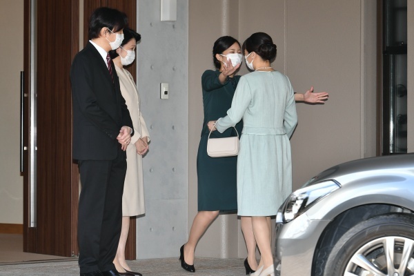 眞子さんご結婚は「孫の初恋」美智子さまとの別れは1時間以上に