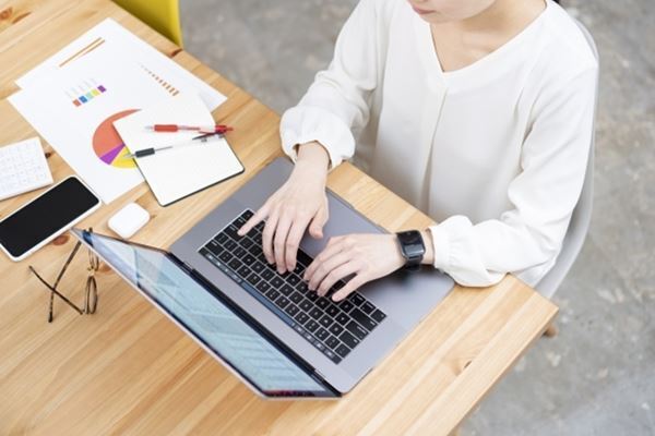 仕事と家庭の両立を“よくばり”と表現…広島県発行の女性応援パンフが「理解不十分」と物議