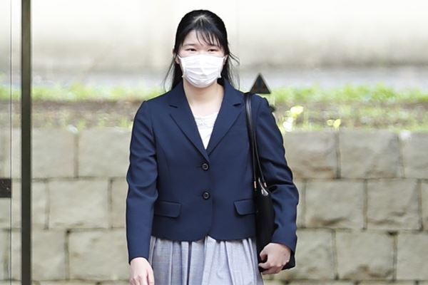 ご成年の愛子さま　卒アルではお揃い衣装でダンスを披露…貴重な高校時代の秘蔵写真