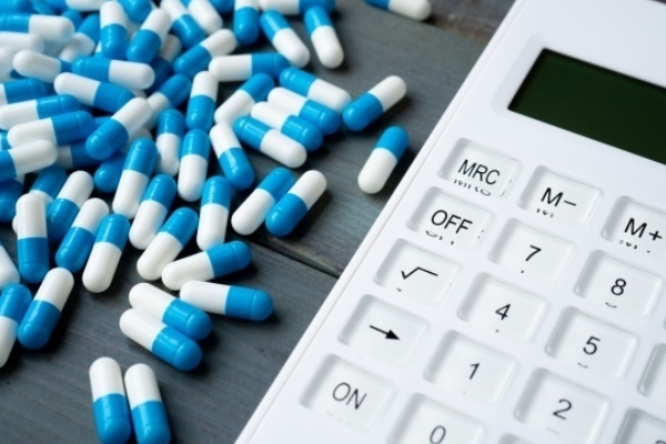 ウィッグ、タクシー代…治療費以外にも年間55万円が！がんでかかる本当の費用