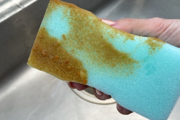 家事のプロに聞いた「カレーの鍋を洗ってもスポンジが黄色くならない」テクニック