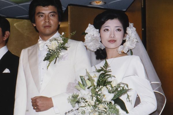 令和に再ブーム！引退ライブ前に激怒、三浦友和と相合い傘…山口百恵のオーラ溢れる秘蔵写真