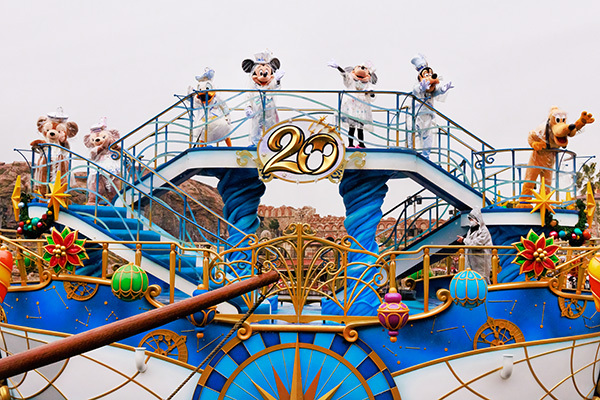 東京ディズニーシー20周年の見どころを芸人がガイド！
