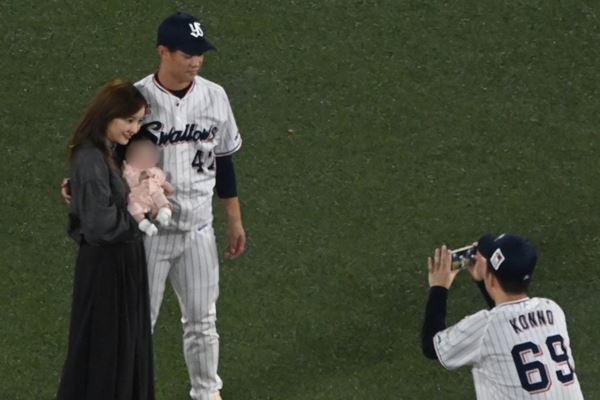 板野友美　球場では先輩選手の妻に挨拶回り！夫の大躍進支える“新米妻”奮闘！