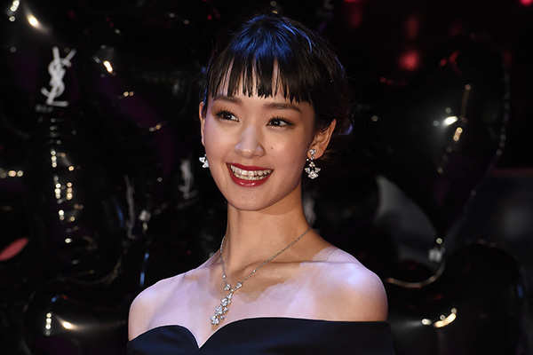 剛力彩芽　超ハイテンション、駅で突然ダンス…新恋人・丘山晴己の“宇宙人”ぶりが話題
