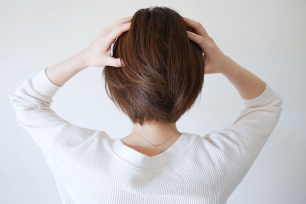 冬の体臭は夏よりキツイ…頭皮のニオイは洗いすぎが原因かも！