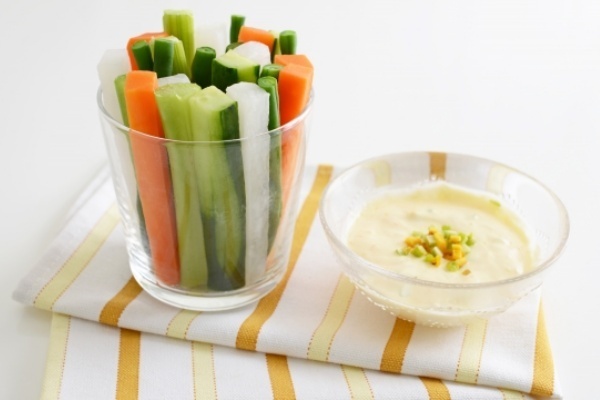 健康寿命から献立を考える「夕飯にはチキンソテーとスティックサラダ」