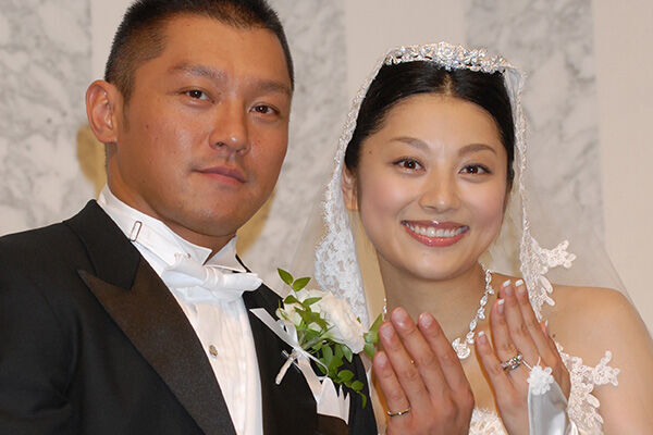 2007年8月に結婚した小池と坂田氏
