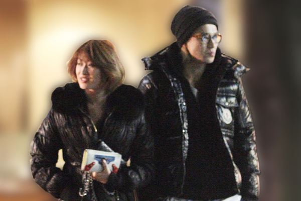 小栗旬　雨の中堂々とバックハグ…山田優との“支え愛”結婚生活10年