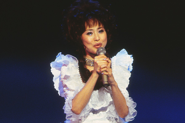 中森明菜もカバー！松田聖子の代表曲『瑠璃色の地球』の心に染みる魅力