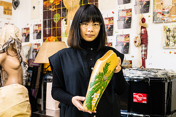 9歳で『足を切る』と決め…義足のアーティスト「母に恨みない」