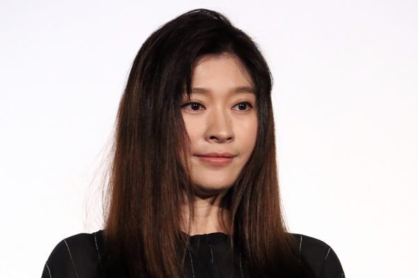 篠原涼子　業界では異例の長さ！13年続いた頭痛薬の広告契約が終了していた