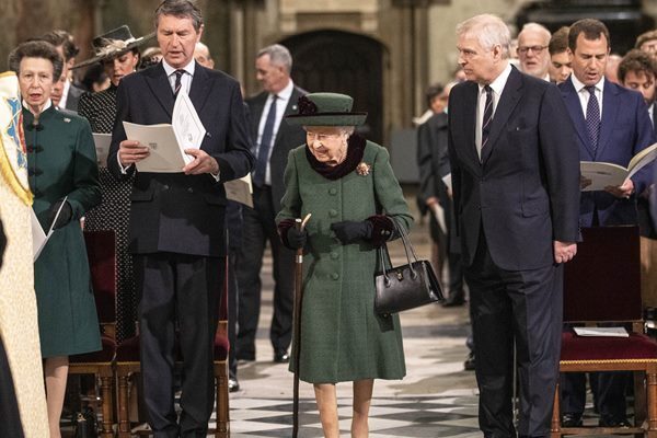 アンドルー王子が剥奪された称号を使い元妻のインスタに投稿