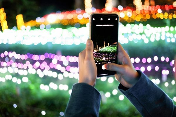 ディズニーシーの撮影スポット前で集団ダンスするTikTok動画に批判殺到！オリエンタルランドは「迷惑な撮影は遠慮して」