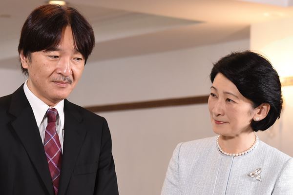 秋篠宮ご夫妻“国民との接触”避けるため？ 480キロを異例の自動車移動