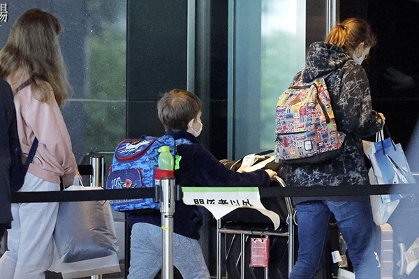 ウクライナを脱出しても渡航費の確保に困難…避難留学生を日本語学校が受け入れ中