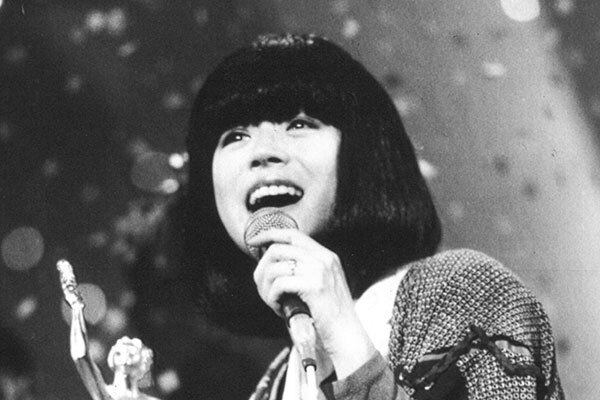 中森明菜 自らプロデュースしたファッション・メイクの斬新な魅力