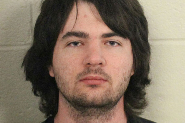 祖母を生きたまま冷凍庫に入れ殺害した29歳の孫を逮捕