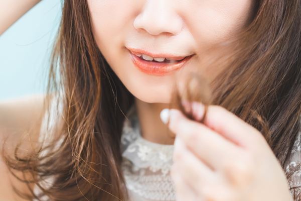 専門医語る「更年期世代が直面する毛髪の4大トラブルと原因」