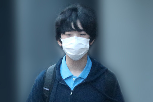 悠仁さま　佳子さまとは対照的!?目撃した地味私服での“徒歩通学”姿