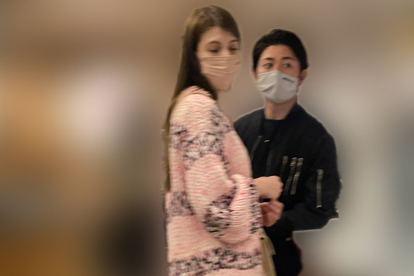 マギー　運転はおまかせ！激レア高級車でイケメン恋人レーサーと密着ラブラブデート