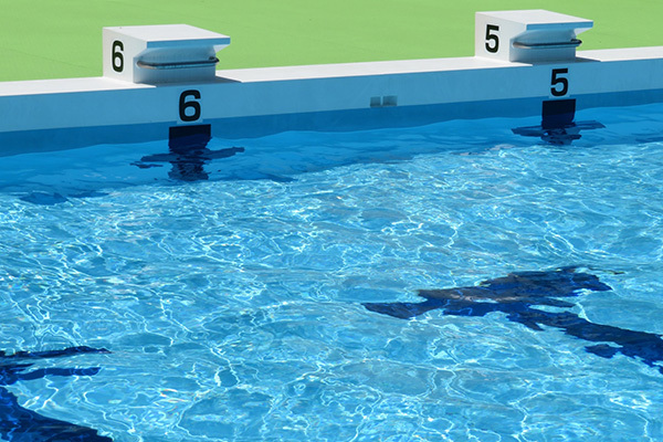 中学教員がプールに2カ月半“給水放置”も賠償額は半額でOKだったワケ