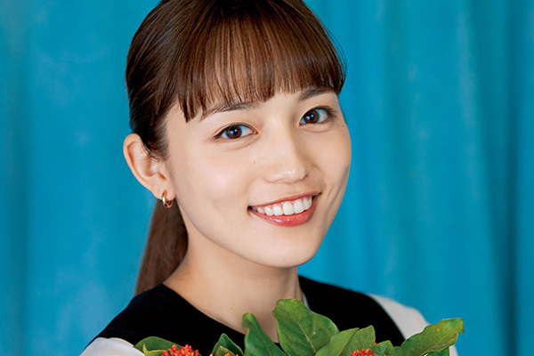 川口春奈が語る『ちむどんどん』家族の会話と沖縄ロケ