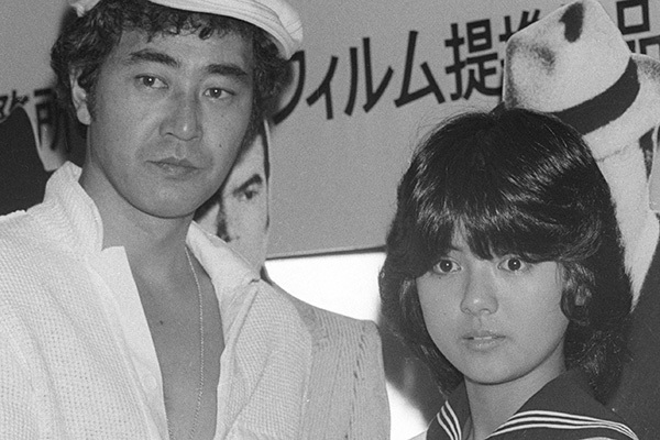 若者が劇場に殺到！映画の見方変えた“薬師丸版”『セーラー服と機関銃』