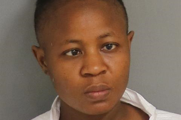 「呪いをかけられた」と娘に漂白剤を飲ませて死なせた母親が逮捕